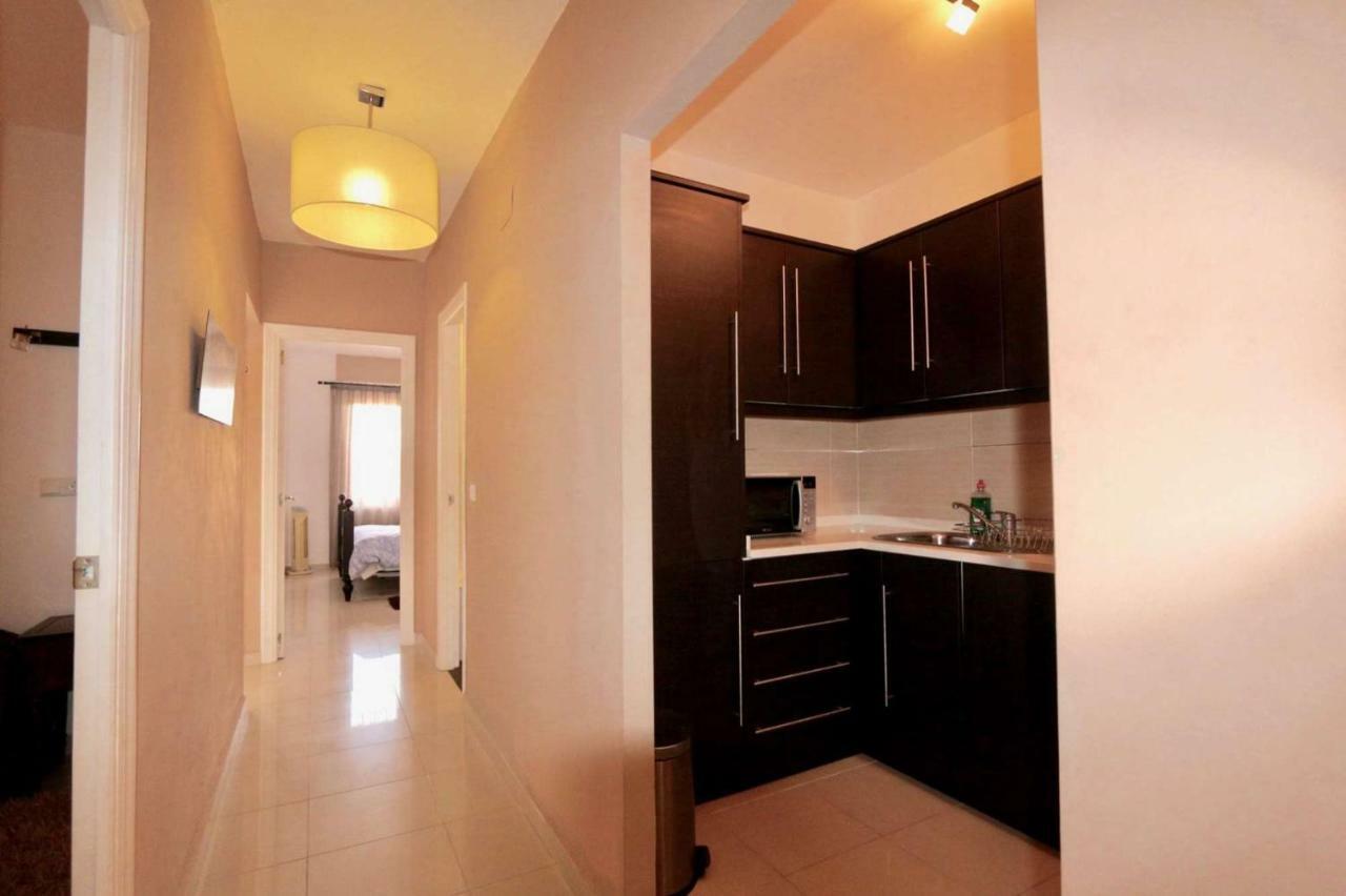 3- Bedroom Apartment In The Centre Of Calpe With Nice Living Room, 1 Bathroom. Екстер'єр фото